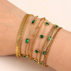 Elegant Gold and Green Bracelet A1616